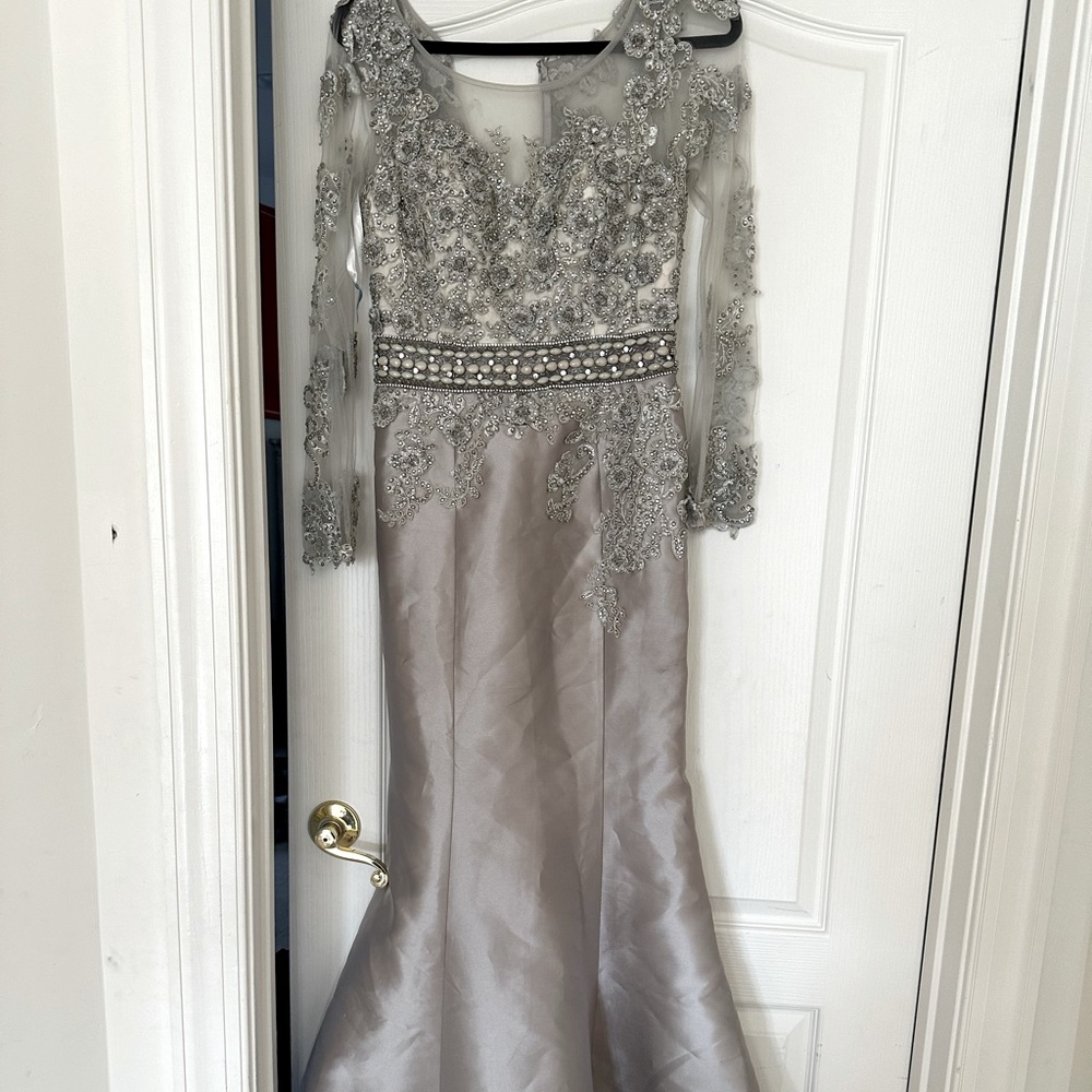 Beautiful Size 6 Terani Couture Silver Beaded formal Dress.